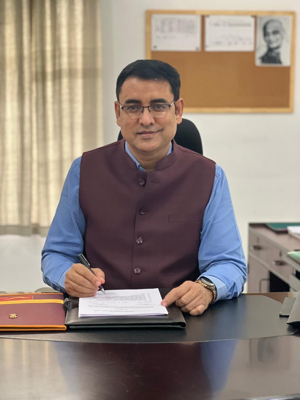 कृष्ण कुमार यादव ने अहमदाबाद मुख्यालय परिक्षेत्र के पोस्टमास्टर जनरल का पदभार संभाला*