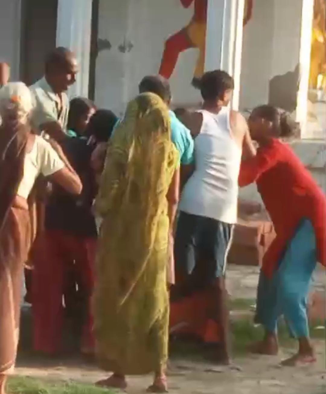 रायबरेली-महिला को पीटने का वीडियो सोसल मीडिया में वायरल