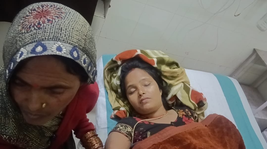 Raebareli:मिट्टी खनन कर रहे डंपर ने युवती को कुचला