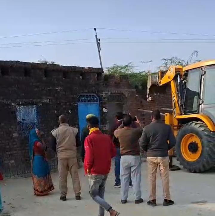 रायबरेली:चारागाह की भूमि से एसडीएम नें हटवाया अतिक्रमण