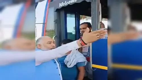 परिवहन मंत्री दयाशंकर ने बस को किया सीज