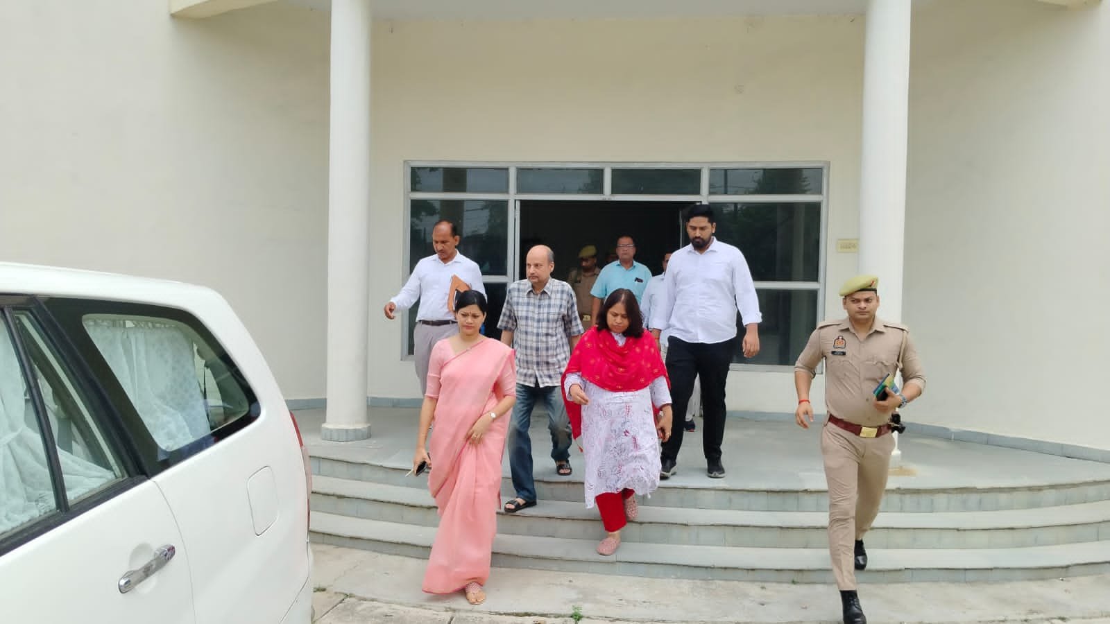 Raibareli-DM ने सामुदायिक केंद्र का किया निरीक्षण