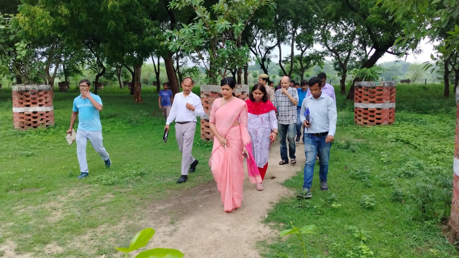 Raibareli-डीएम ने वंदन योजना के अंतर्गत शहरी निकायों के सौन्दरीकरण कार्य का किया निरीक्षण