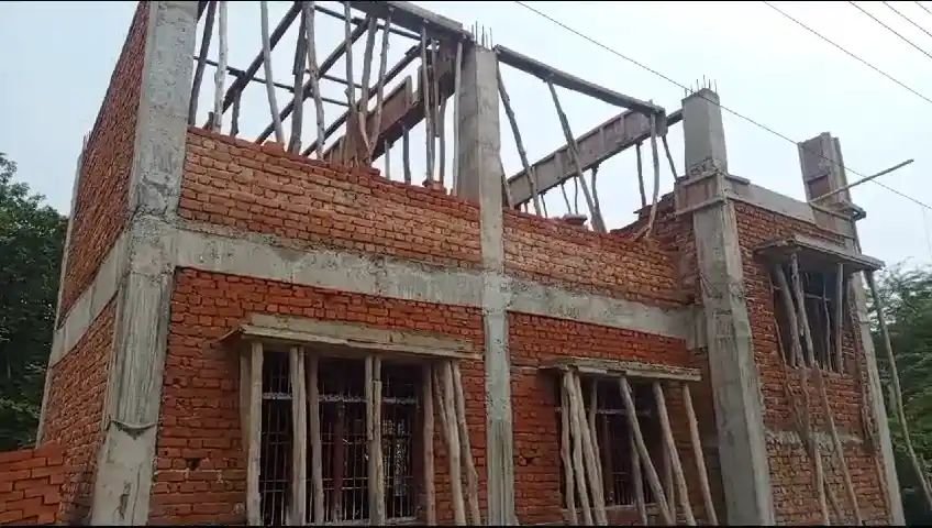 Raibareli-शटरिंग का कीमती सामान चोरों ने किया पार