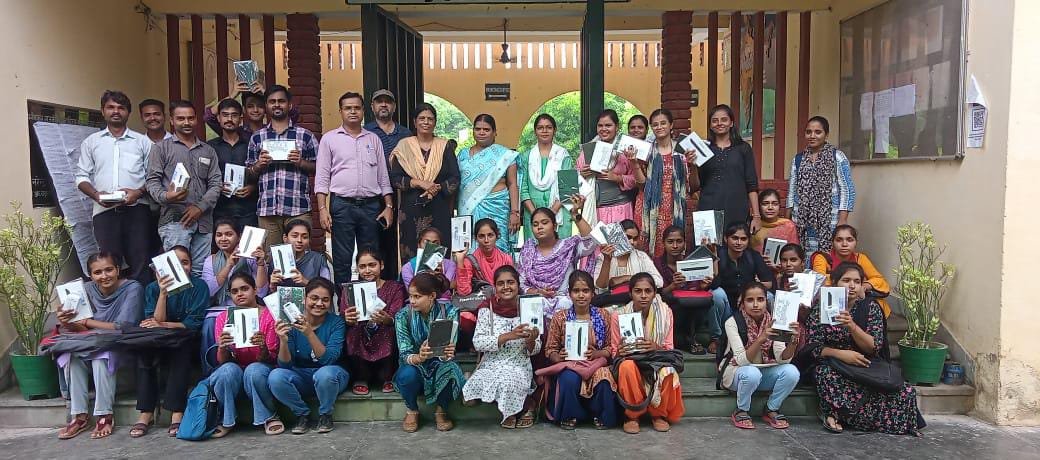रायबरेली-39 छात्र छ्त्राओं को वितरित किए गए टैबलेट 