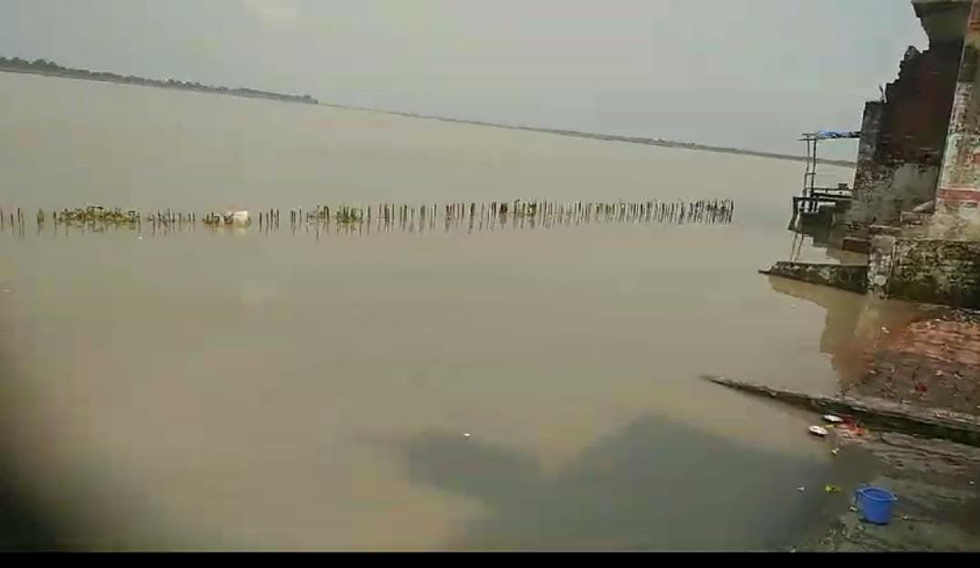 रायबरेली-ऊंचाहार में लगातार बढ़ रहा गंगा का जलस्तर, तटवर्ती इलाकों में कटान तेज