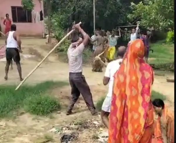 Raibareli-पूर्व प्रधान की खुलेआम दंबगई का वीडीओ वायरल,पुलिस के सामने दिखी दंबगई