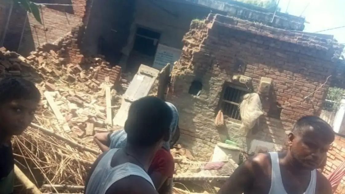 यूपी के रायबरेली में मकान ग‍िरने से हुआ बड़ा हादसा