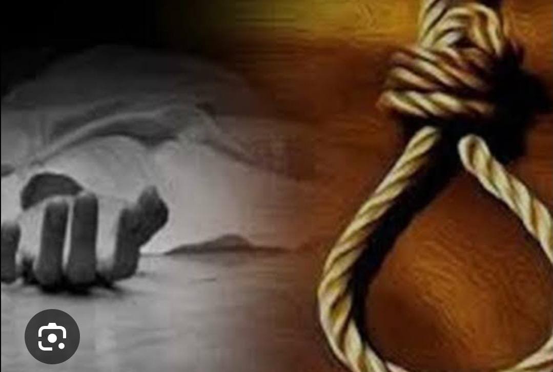 रायबरेली-नीम के पेड़ पर फंदे पर लटकता मिला युवक का शव , परिवार में मचा कोहराम 
