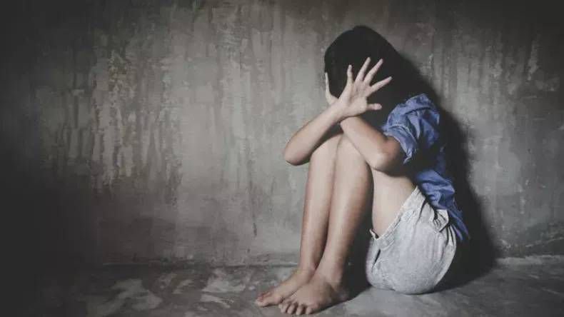 राम मंदिर में सफाई करने वाली छात्रा से गैंगरेप, बलात्कार करके सड़क पर फेंका