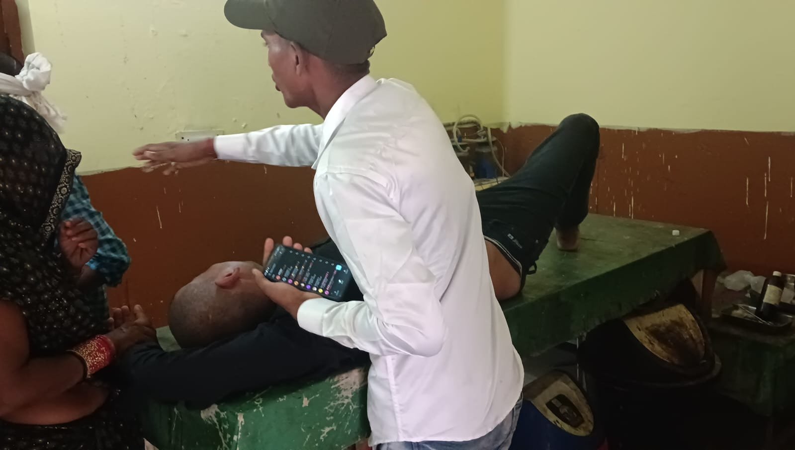 Raibareli-लोडर से गिरकर घायल 