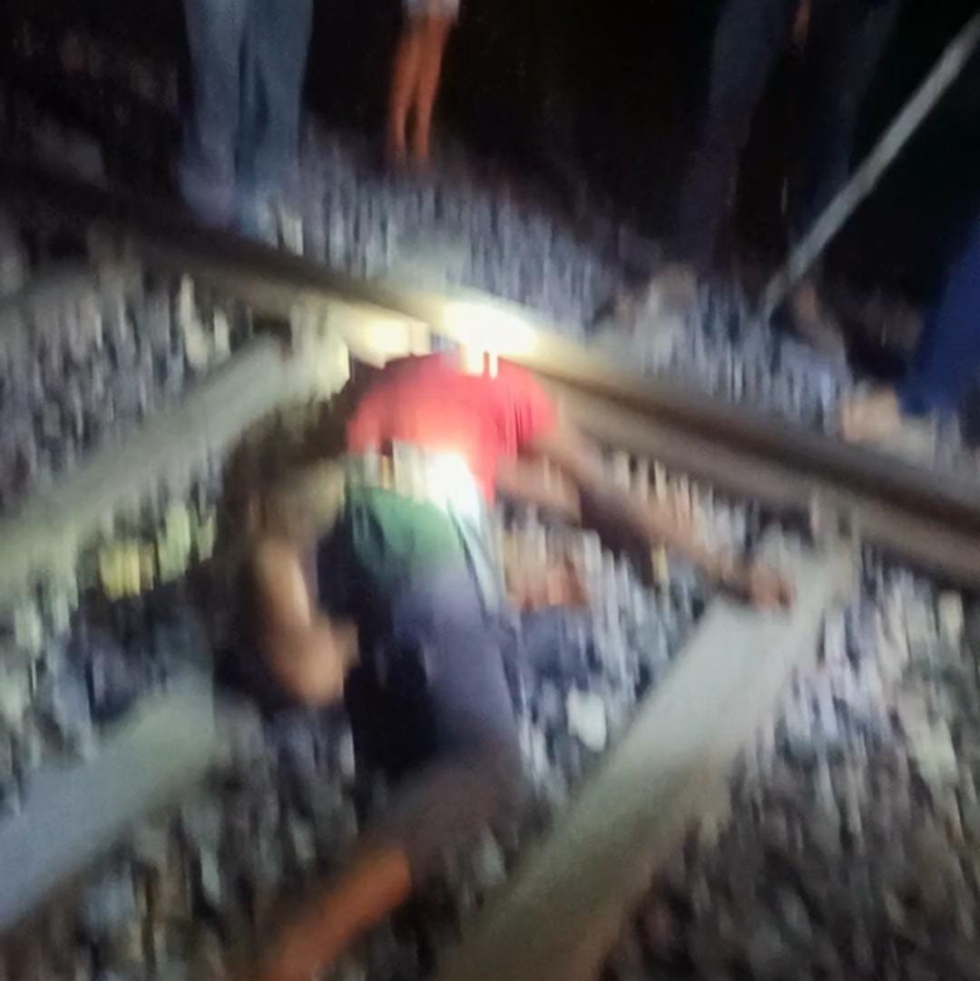 रायबरेली-युवक ने क्रासिंग पर खड़ी की बाइक फिर ट्रैक पर जाकर ट्रेन से कटकर दे दी जान 