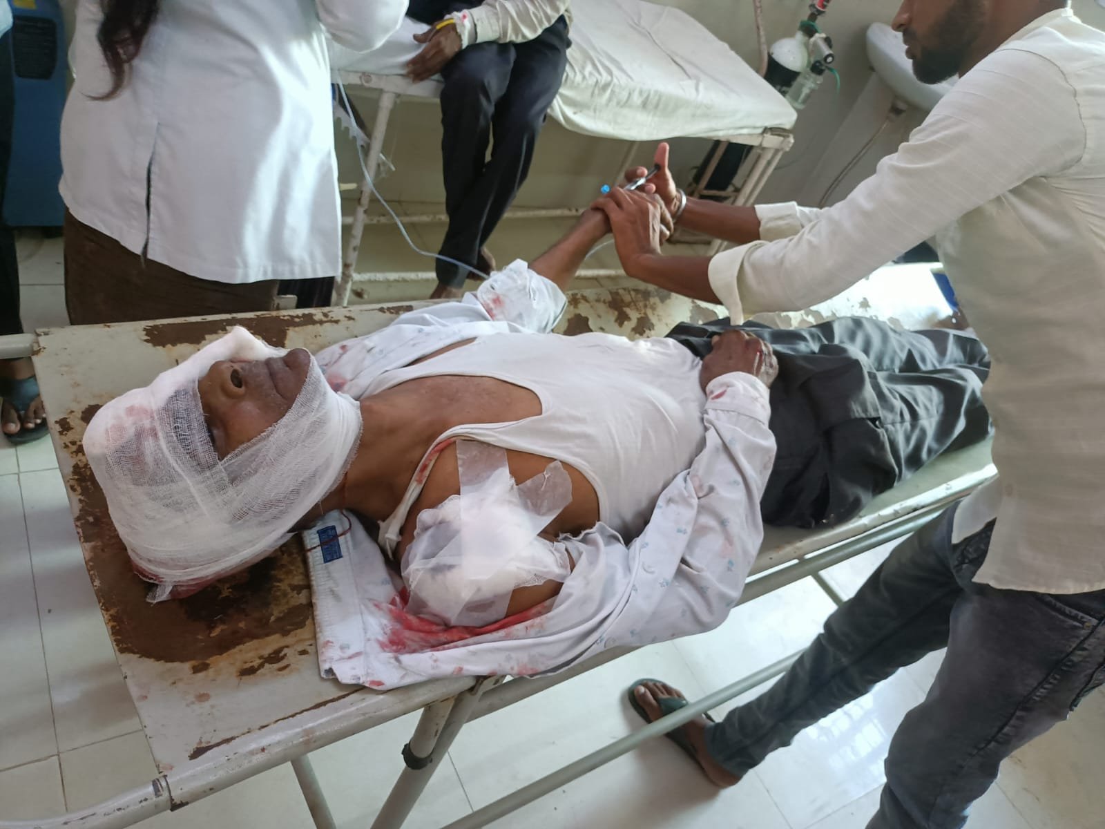 Raibareli-सड़क पार कर रहे वृद्ध को अज्ञात वाहन ने मारी टक्कर मौत