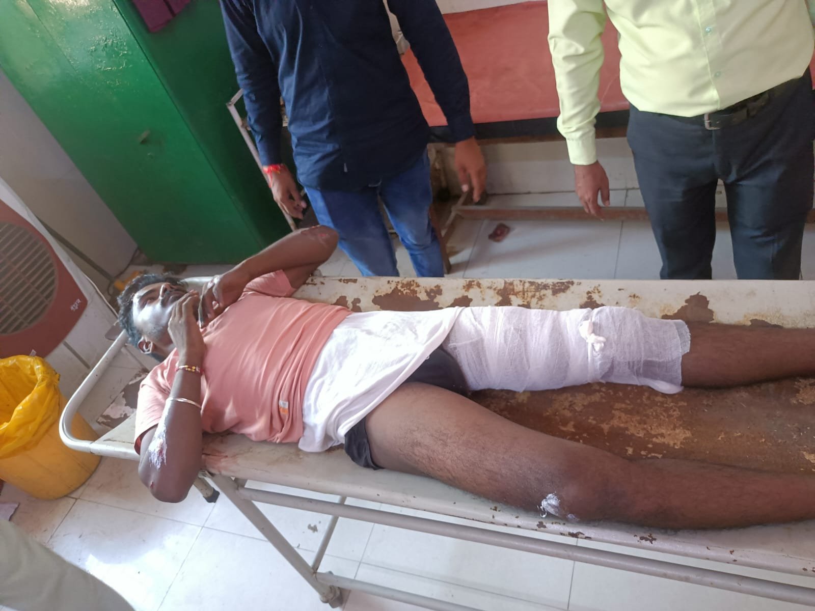 Raibareli-अचानक मवेशी से टकराकर बाइक सवार घायल