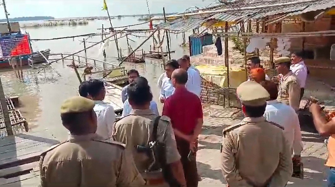 Raibareli-खतरे के निशान से 41 सेमी दूर गंगा का जलस्तर