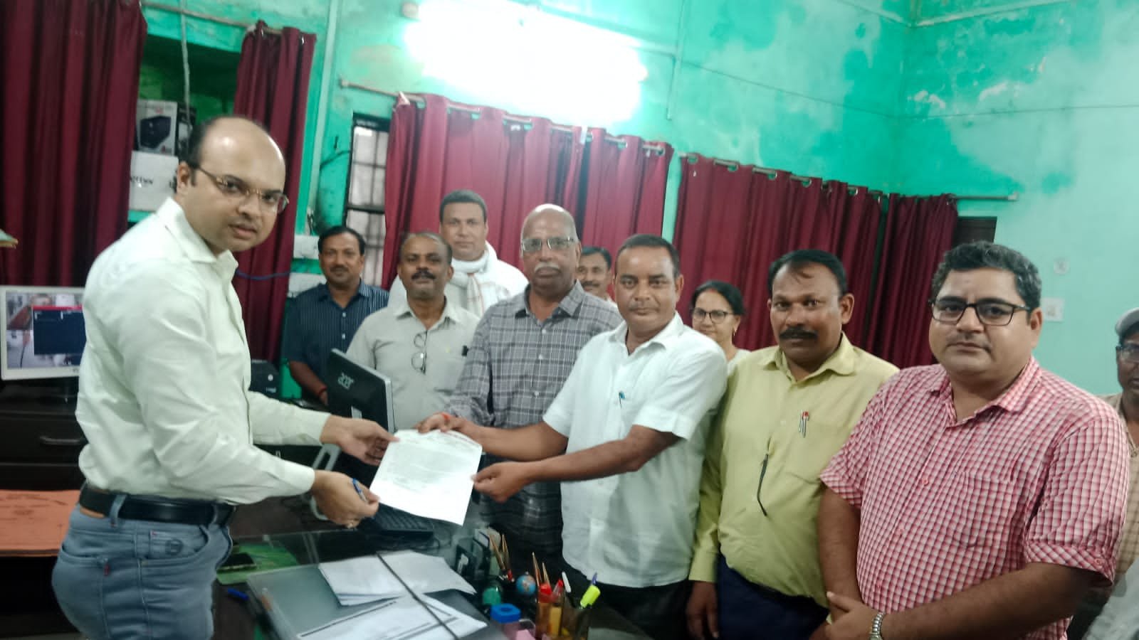 Raibareli-शिक्षकों के वेतन भुगतान में देरी पर शिक्षकों में रोष व्याप्त