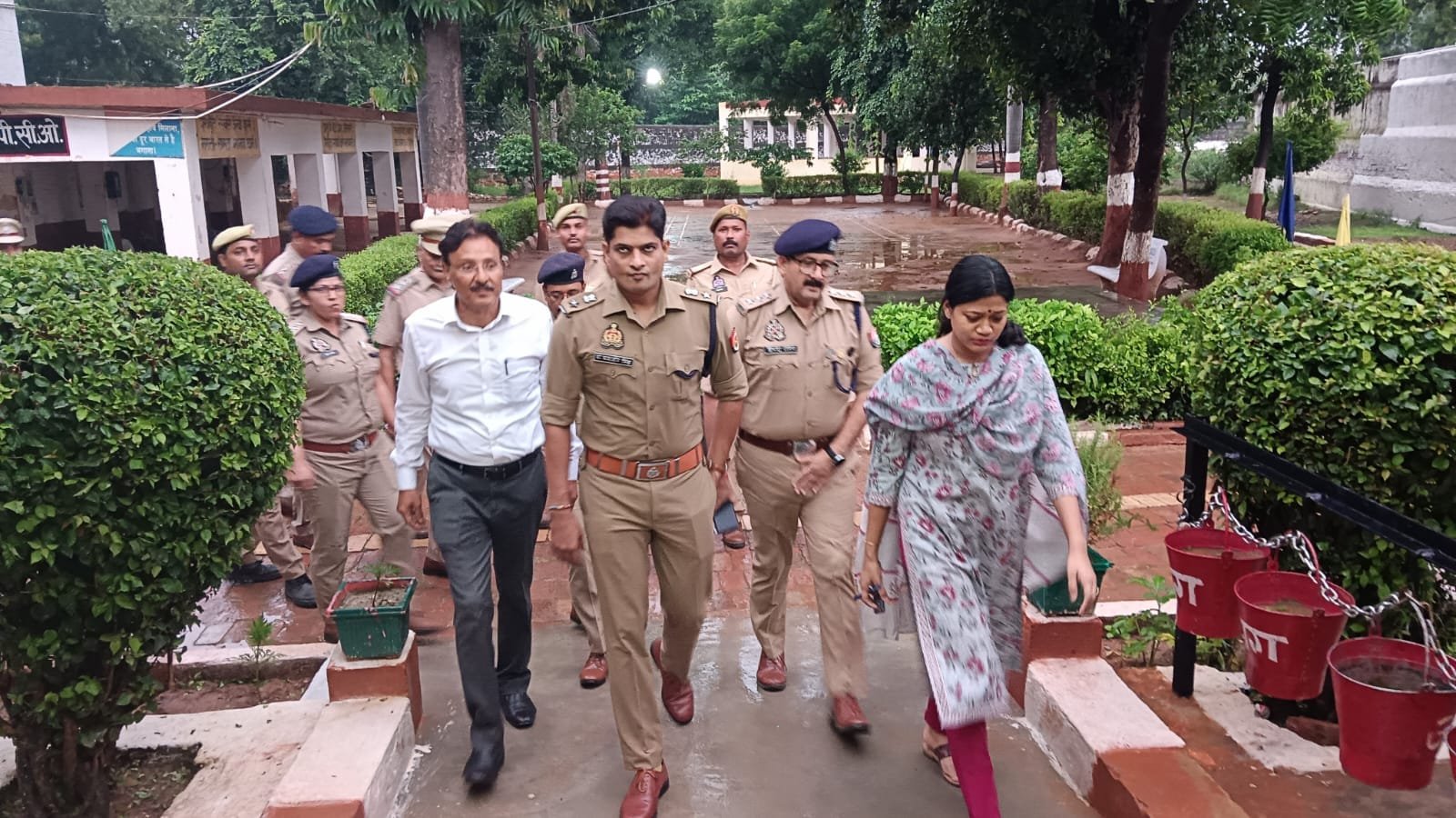 Raibareli-डीएम-एसपी व जिला जज ने किया जिला कारागार का निरीक्षण