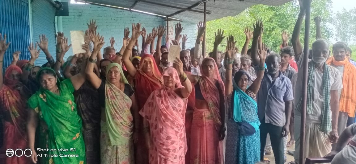 Raibareli-13 साल से पट्टे की जमीन पर भूमाफियो का कब्जा,पट्टा धारकों ने धरने की दी चेतावनी।