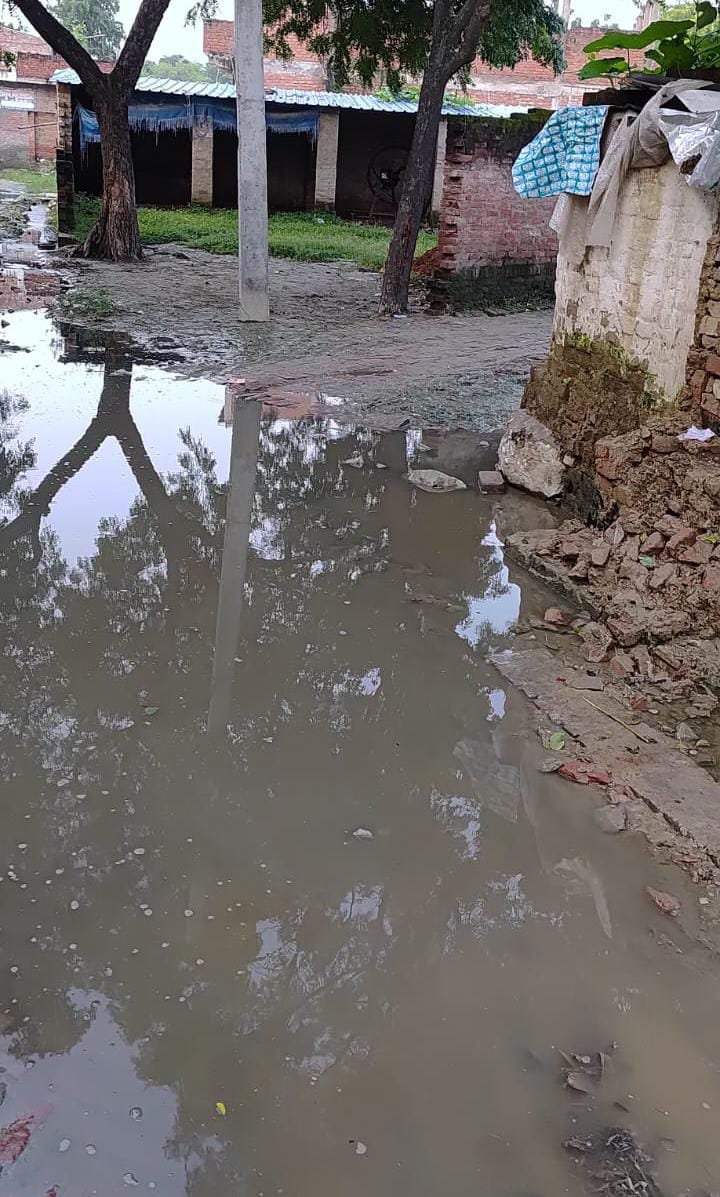रायबरेली-नाला टूटने से फरीदपुर गांव में घुस रहा एनटीपीसी प्लांट का पानी 