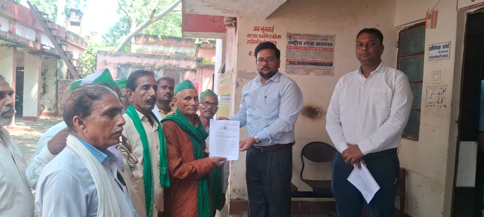  Raibareli-भारतीय किसान यूनियन के पदाधिकारी ने एसडीम डलमऊ को सौपा ज्ञापन