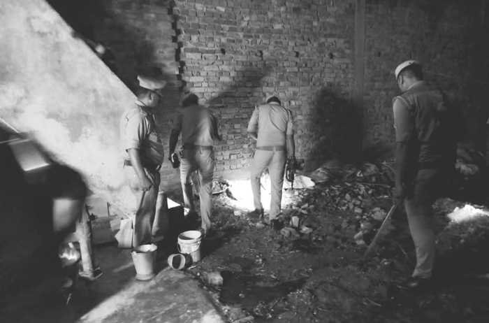 बड़ी खबर-बदमाशों ने शिक्षक पत्नी और उसके दो बच्चों की गोली मारकर की हत्या