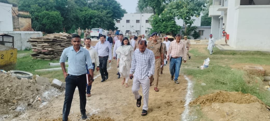 Raibareli-गोचरा निराश्रित गोआश्रय स्थल का नोडल अधिकारी ने किया निरीक्षण