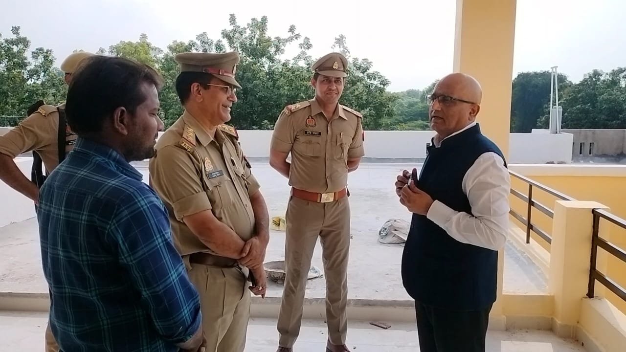 Raibareli-ए.डी.जी. आनंद स्वरूप ने किया चंदापुर चौकी का औचक निरीक्षण।