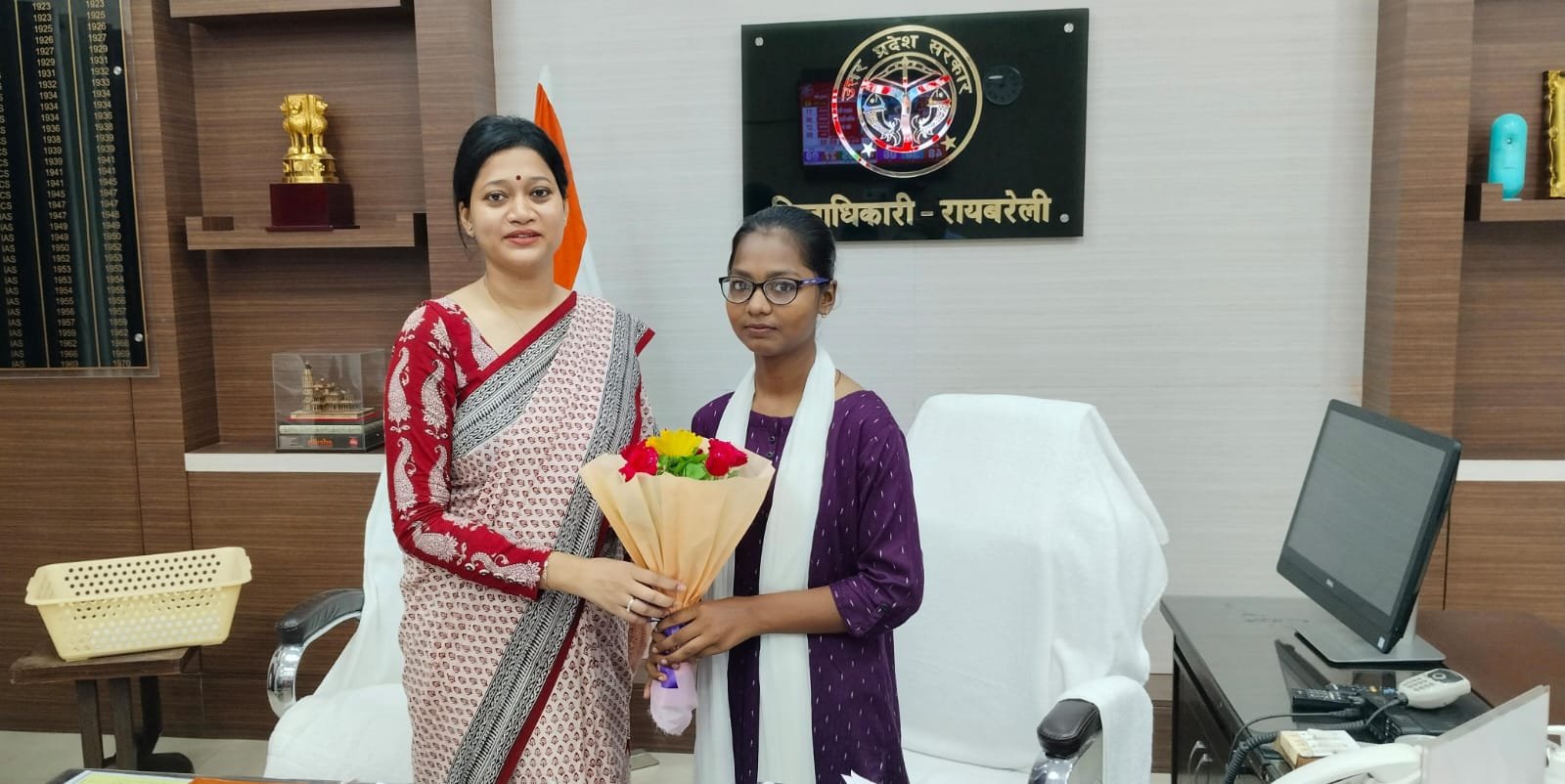 रायबरेली में एक दिन की डीएम बनाई गई छात्रा विशालाक्षी
