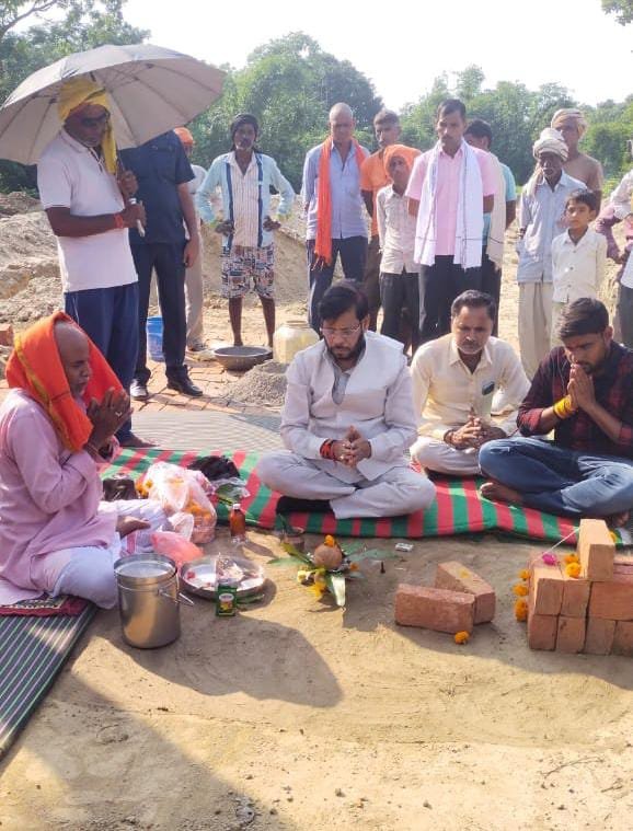 रायबरेली-ऊंचाहार के पचखरा गांव में बनेगी तीस लाख रुपए लागत की गौशाला  , विधायक ने किया शिलान्यास