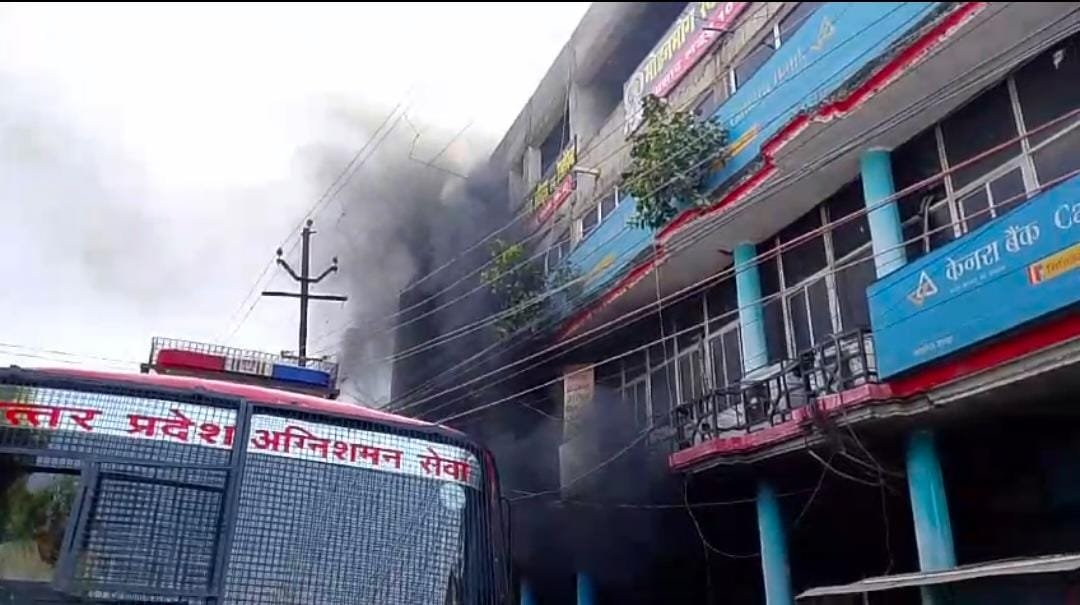 रायबरेली से बड़ी खबर जूते के गोदाम में लगी भीषण आग