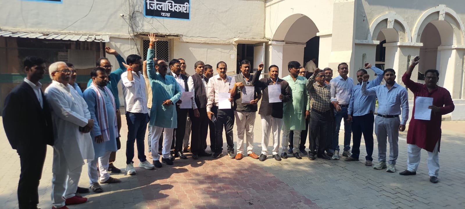 रायबरेली-ऊंचाहार व्यापारी पुत्र हत्याकांड को लेकर वैश्य एकता परिषद ने सौंपा ज्ञापन