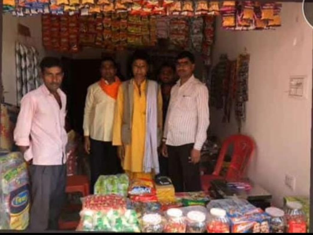 Raibareli-बछरावां रोड शिवगढ़ मोड पर दीपांशू किराना स्टोर का हुआ भव्य उद्घाटन