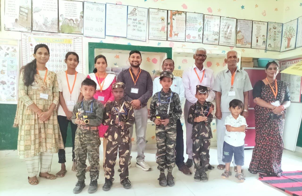 Raibareli-प्राथमिक विद्यालय राजापुर में आर्यन बने बाल संसद के प्रधानमंत्री