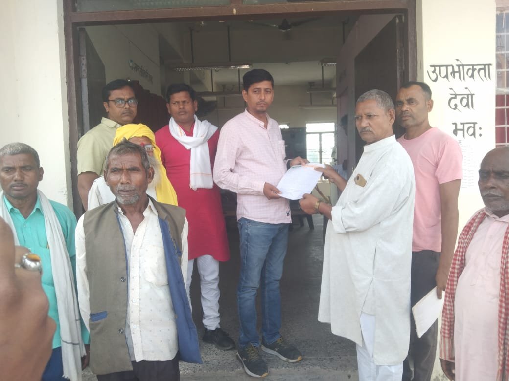 रायबरेली-गिड़गिड़ाते रहे भाजपा मंडल अध्यक्ष , बिजली कर्मचारी ने काट दिया उनके कनेक्शन 