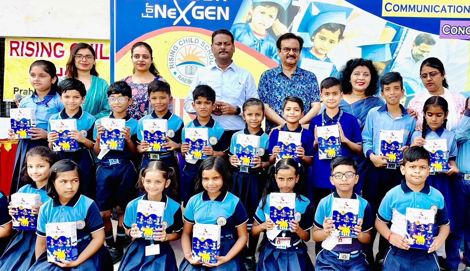 Raibareli-बच्चों को जागरूक कर राइजिंग चाइल्ड स्कूल में बाँटी गईं न्यूट्रिशन किट