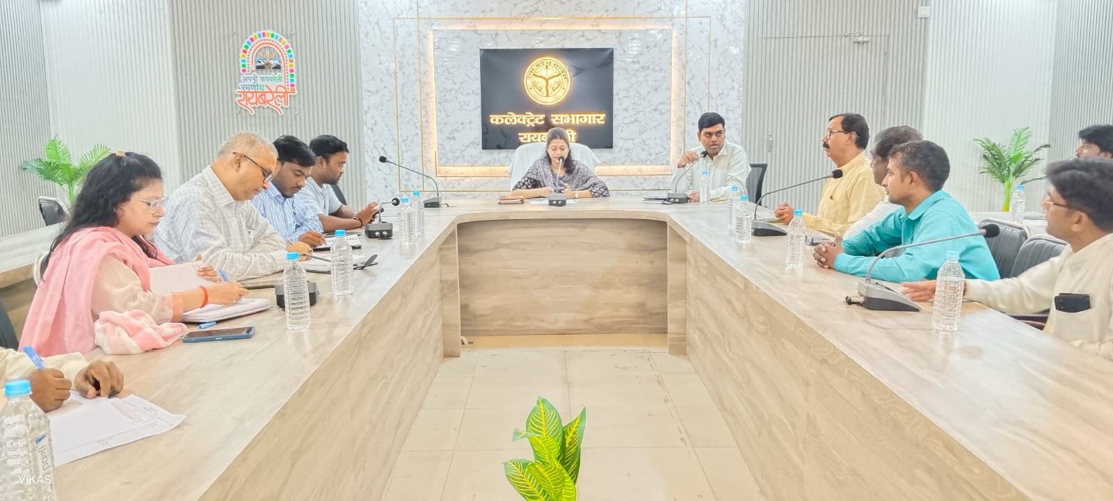 Raibareli-डीएम ने विधानसभा निर्वाचन क्षेत्रों की निर्वाचक नामावलियों का विशेष संक्षिप्त पुनरीक्षण कार्यक्रम को लेकर की बैठक