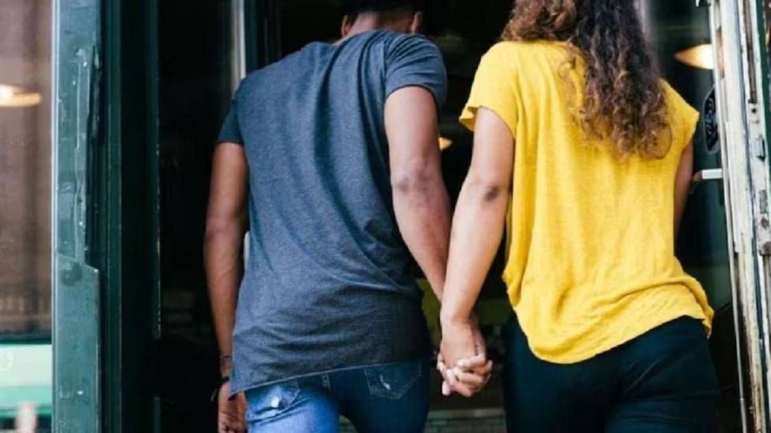 गर्लफ्रेंड को मोबाइल ऐप से करवा दी हजारों की शॉपिंग, नहीं कटा एक भी रुपया. ऐसे पकड़ी गई चालाकी