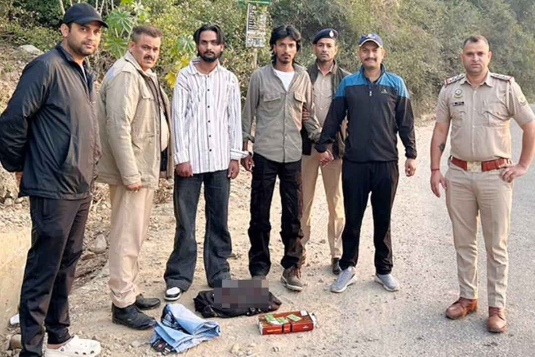 दिल्ली से वोल्वो बस में आ रहे थे युवक, सुबह-सुबह पुलिस ने पूछा-बैग दिखाओ...फिर नजारा देखकर रही गई दंग