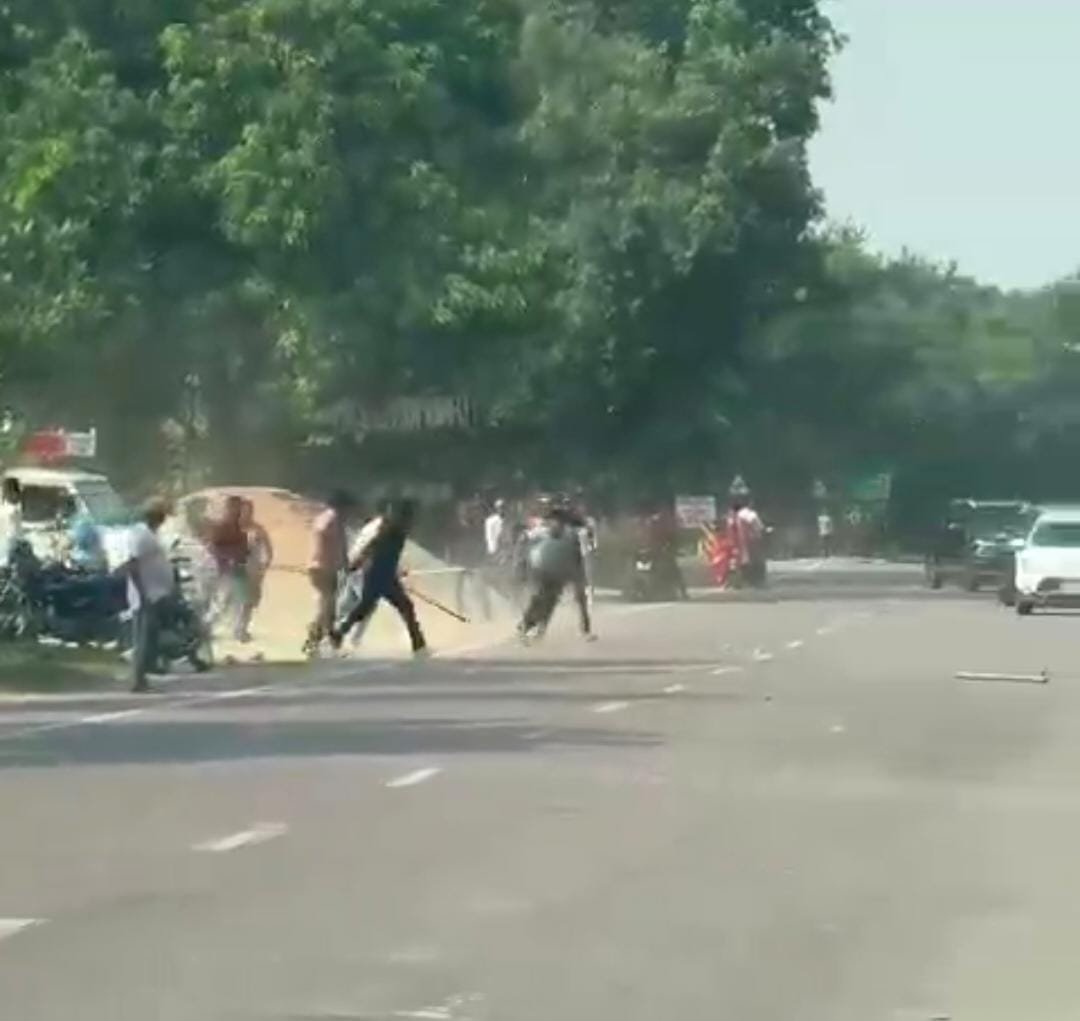 रायबरेली में दबंगो का हाईवे पर खुलेआम तांडव