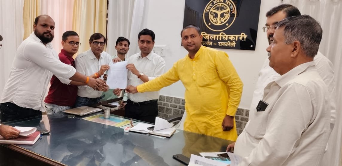 Raibareli-राष्ट्र नायक बीरा पासी के क्षतिग्रस्त स्मारक का हो पुनर्निर्माण 