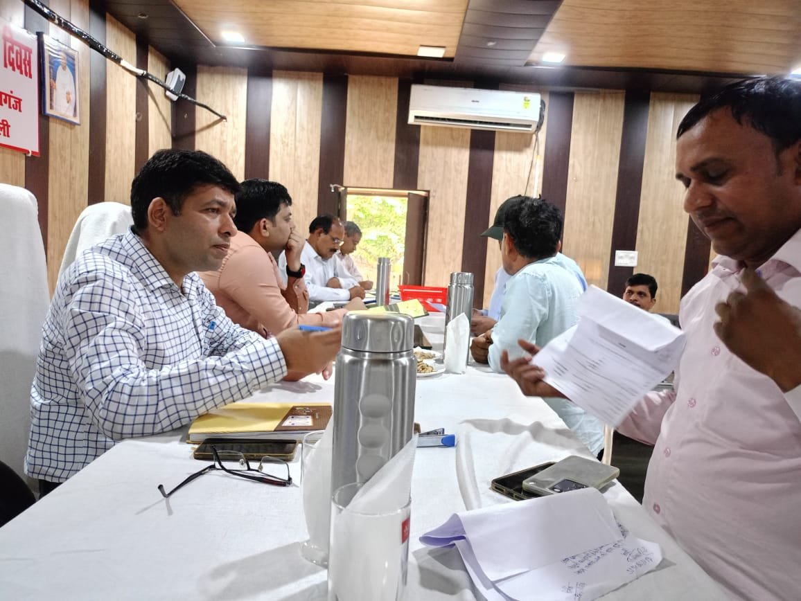 Raibareli-उपजिलाधिकारी की अध्यक्षता में संपन्न हुआ संपूर्ण समाधान दिवस