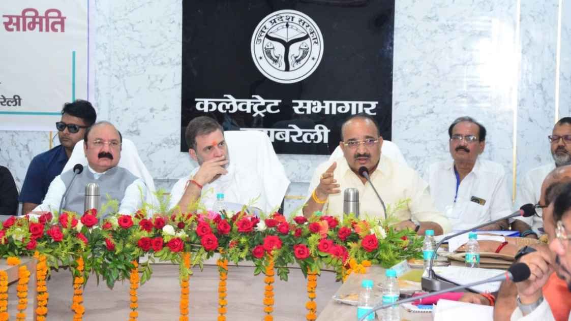 अदिति, दिनेश और मनोज. रायबरेली में बागियों के साथ दिखे राहुल गाँधी