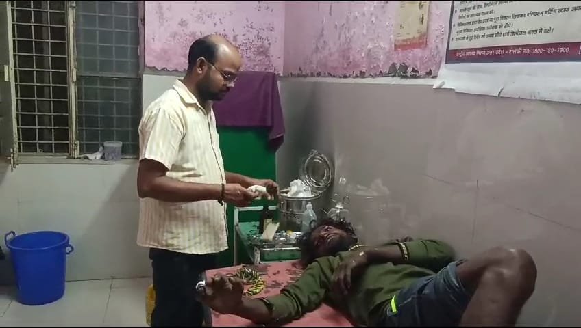 Raibareli-बाइक सवार ने आगे चल रही बाइक में मारी टक्कर, चार घायल 