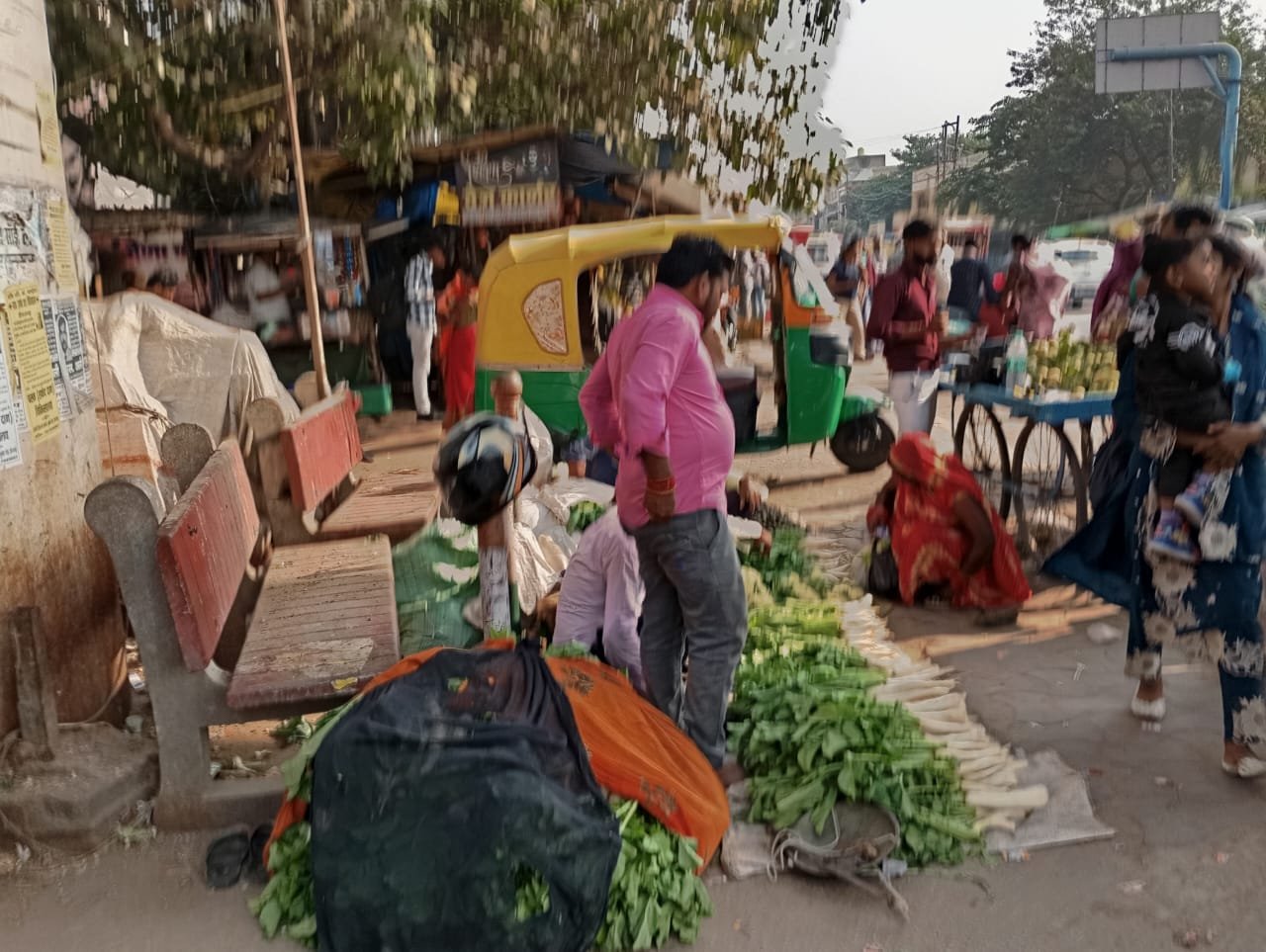 Raibareli-कस्बे में अतिक्रमण की पराकाष्ठा  पार कर रहे अतिक्रमणकारी