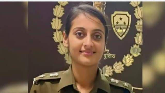 महिला SP की मोबाइल फोन लोकेशन देख रहे थे, 6 पुलिस कर्मी बहाल