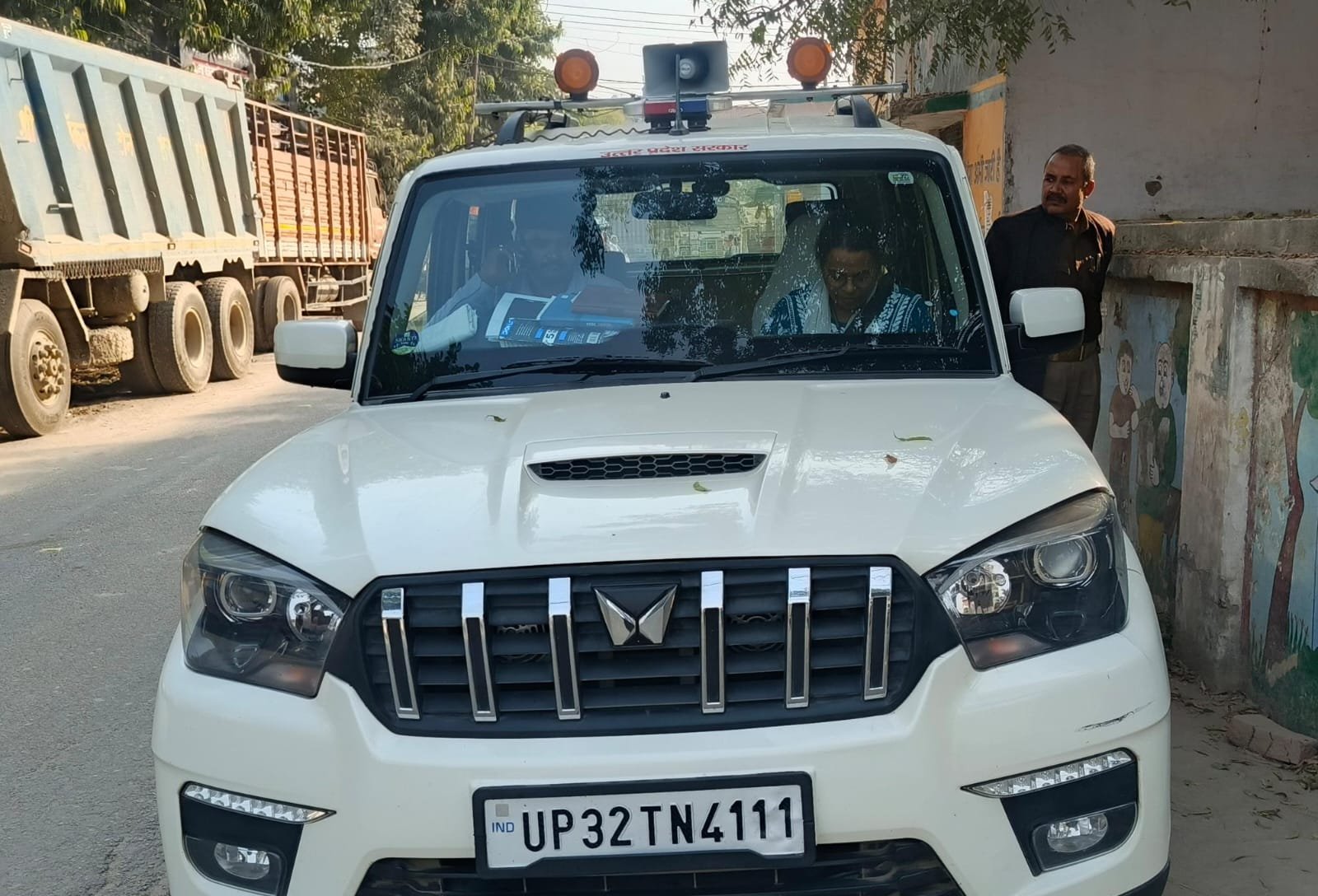 रायबरेली-यात्री कर अधिकारी ने आकस्मिक चेकिंग पर सात वाहनों पर की कार्रवाई 