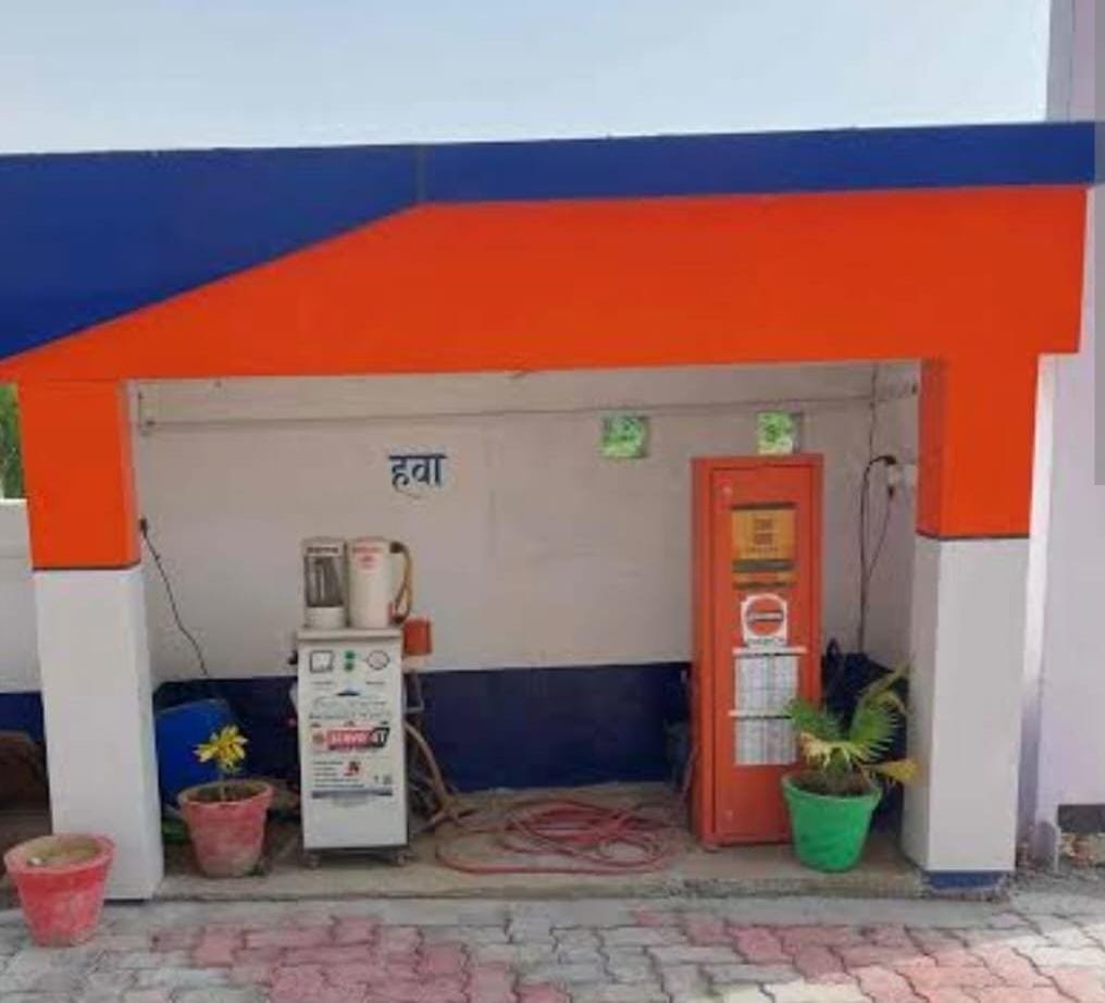 Raibareli-पेट्रोल पंपों पर नहीं है मूलभूत सुविधाएं जनता में आक्रोश।