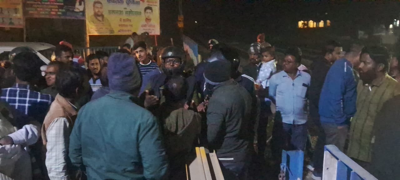 रायबरेली में नशे में धुत पीआरडी जवान ने गेट मैंन को पीटा