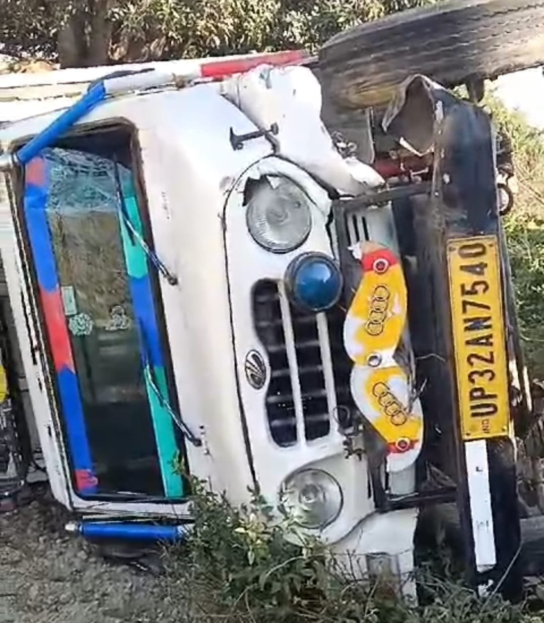 Raibareli-पिकअप व मोटरसाइकिल की जोरदार भिड़ंत में एक 18 वर्षीय युवक की मौत