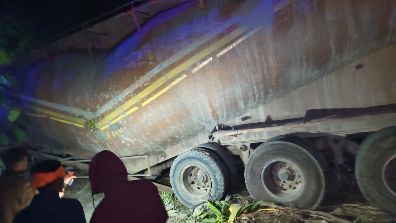 रायबरेली-ट्रक की टक्कर से बाइक सवार तीन युवकों की मौत , दावत से वापस लौटते समय हुआ हादसा 